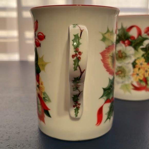 4PC Set Crown Trent Staffordshire Christmas Mugs Bone China - Picture 3 of 10